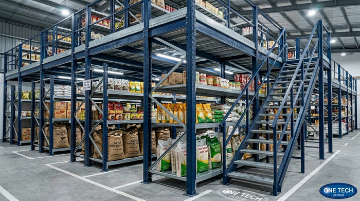 Kệ sàn mezzanine cho môi trường kho ẩm Kệ sàn mezzanine trong kho thực phẩm có độ ẩm cao