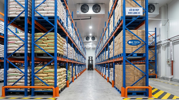 Cấu tạo kệ Narrow Aisle Đồng Tháp gồm cột beam giằng và phụ kiện an toàn