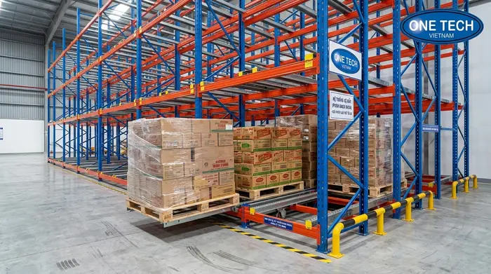 Cơ chế hoạt động của kệ Push Back trong kho pallet Cơ chế đẩy lùi pallet của Kệ Push Back Đồng Tháp