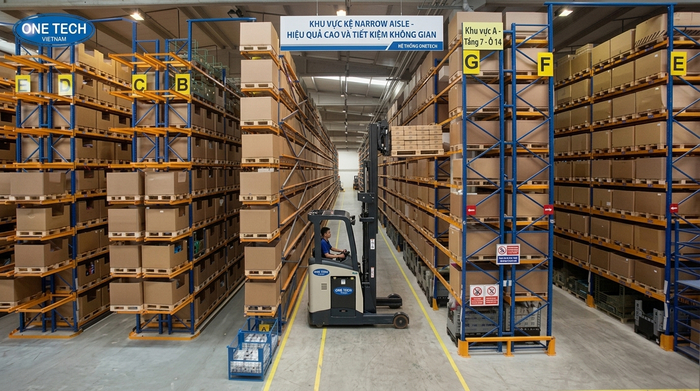 Xe nâng lối hẹp vận hành cùng Kệ Narrow Aisle Đồng Tháp