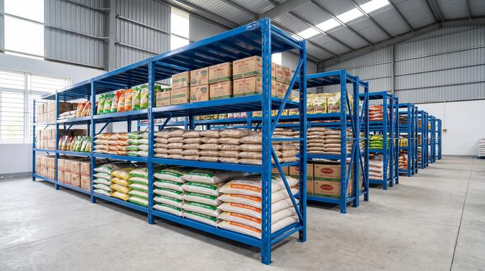 Kệ trung tải và kệ sắt lỗ mâm dày cho kho nông sản Đồng Tháp